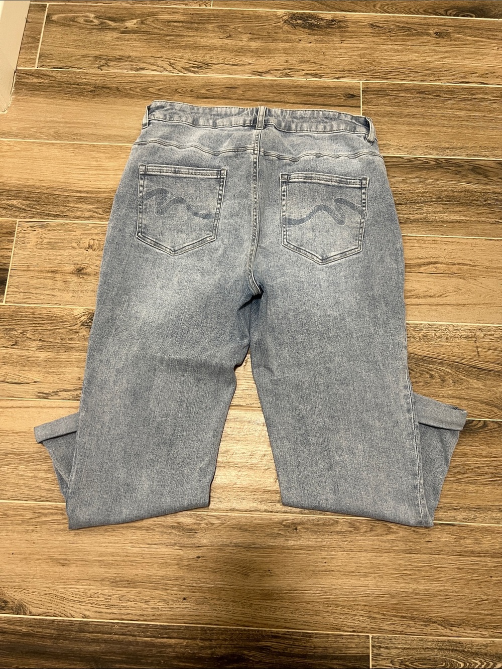 Santana Light Blue Cropped Women's Jeans - Picture 4 of 4